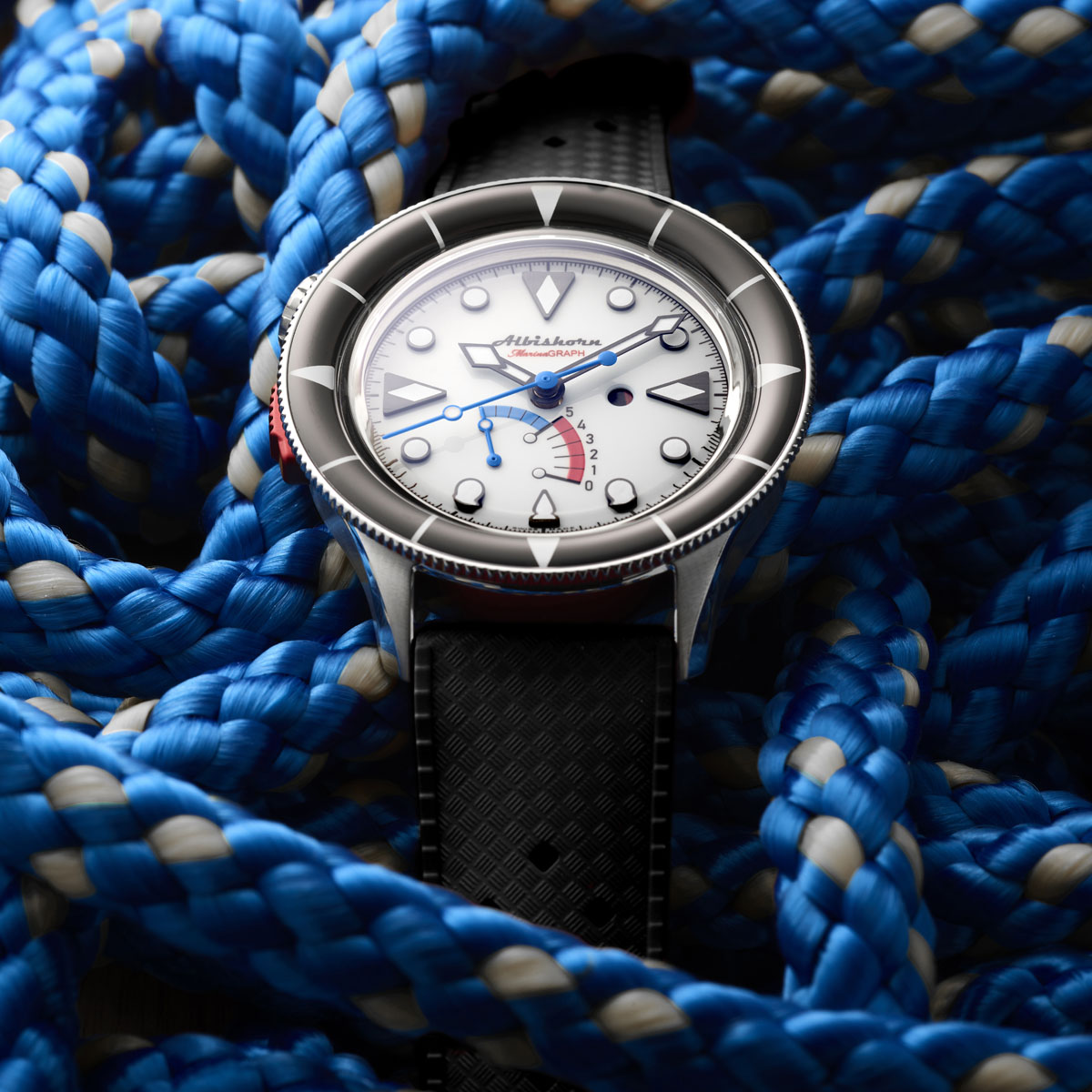 Albishorn Marinagraph Classic Fume framed by blue sailing rope