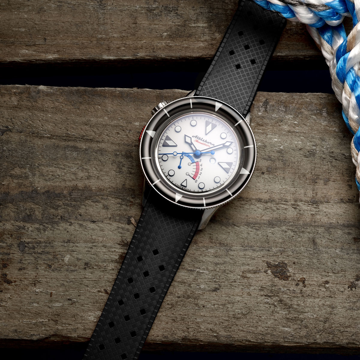 Albishorn Marinagraph Classic Fume with a white gradient dial and black bezel