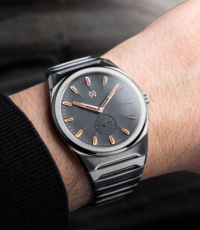Formex Aria Manufacture Chronometer Ardesia Grey worn on the wrist